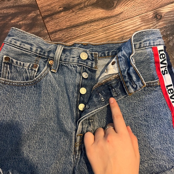 Vintage Levi’s shorts - Picture 2 of 6